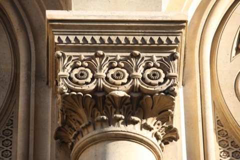 France, ile de france, paris 9e arrondissement, grande synagogue de paris, 44 rue de la victoire, religion, judaisme, detail chapiteau en facade

Date : 2011-2012