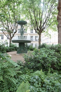 France, ile de france, paris, 9e arrondissement , cite de trevise, detail square et facades

Date : 2011-2012