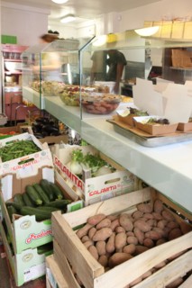 France, ile de france, paris 9e arrondissement, 46 rue des martyrs, boutique rose bakery, epicerie fine, patisserie, restaurant, bio

Date : 2011-2012