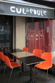 France, ile de france, paris, 9e arrondissement, 53 rue des martyrs, le cul de poule, restaurant, enseigne, terrasse

Date : 2011-2012