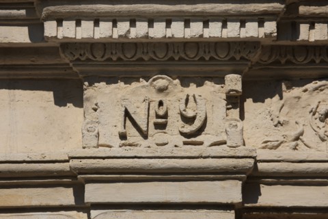 France, ile de france, paris 9e arrondissement,  9 rue henri monnier, facade d'immeuble, detail

Date : 2011-2012