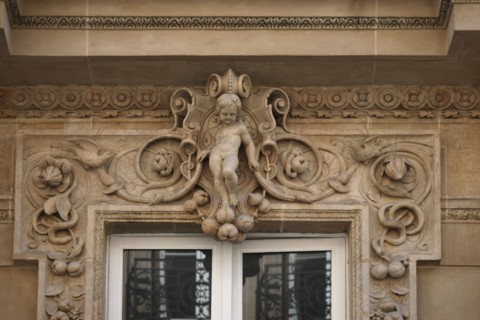 France, ile de france, paris 9e arrondissement,  9 rue victor masse, facade d'immeuble, detail

Date : 2011-2012