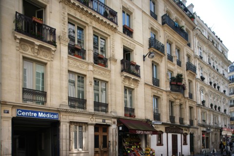 France, ile de france, paris 9e arrondissement, 21bis au 27 rue victor masse, immeuble neo renaissance, decor, facade, face a l'avenue frochot

Date : 2011-2012