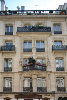 France, ile de france, paris 9e arrondissement, 25 rue victor masse, immeuble neo renaissance, decor, facade, face a l'avenue frochot

Date : 2011-2012