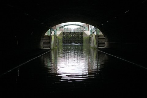 France, ile de france, paris 10e arrondissement, canal saint martin, voute, partie couverte au dessous du boulevard richard lenoir, bastille, bateau canauxrama, eau, transport fluvial

Date : 2011-201...