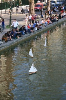 France, ile de france, paris 10e arrondissement, canal saint martin, quai de valmy, eau, voiliers radiocommandes

Date : 2011-2012