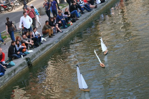 France, ile de france, paris 10e arrondissement, canal saint martin, quai de valmy, eau, voiliers radiocommandes

Date : 2011-2012