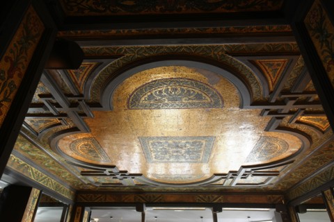 France, ile de france, paris 10e arrondissement, 34 boulevard de bonne nouvelle, restaurant, delaville cafe, salle et plafond 19e siecle

Date : 2011-2012