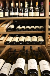 France, ile de france, paris 10e arrondissement, 59 rue du faubourg saint martin, epicerie fine et cave julhes, vins, fromage, gastronomie

Date : 2011-2012