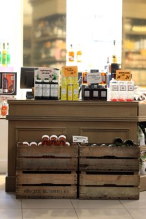 France, ile de france, paris 10e arrondissement, 59 rue du faubourg saint martin, epicerie fine et cave julhes, vins, fromage, gastronomie

Date : 2011-2012