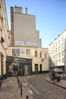 France, ile de france, paris, 11e arrondissement, 18 passage de la main d'or, magasin triangulaire, angle

Date : 2011-2012