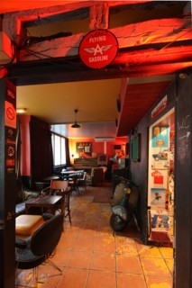France, ile de france, paris 11e arrondissement, 8 passage thiere, la mecanique ondulatoire, bar rock, salle de concert

Date : 2011-2012