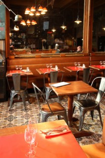 France, ile de france, paris 11e arrondissement, 109 rue oberkampf, cafe charbon, deco, luminaires, bar, restaurant

Date : 2011-2012