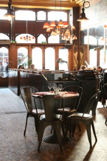 France, ile de france, paris 11e arrondissement, 109 rue oberkampf, cafe charbon, deco, luminaires, bar, restaurant

Date : 2011-2012