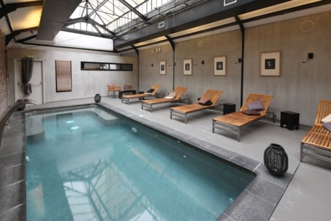 France, ile de france, paris 11e arrondissement, 64 rue de la folie mericourt, spa urbain, l'echappee, bassin, transats, detente

Date : 2011-2012