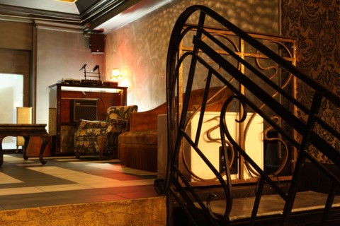 France, ile de france, paris 11e arrondissement, 18 rue du faubourg du temple, la favela chic, restaurant, bar, club, le petit club, cocktail bar

Date : 2011-2012