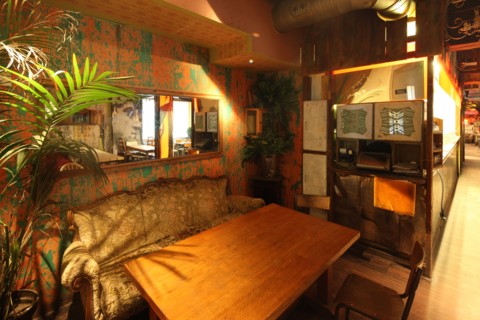 France, ile de france, paris 11e arrondissement, 18 rue du faubourg du temple, la favela chic, restaurant, bar, club

Date : 2011-2012