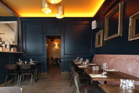 France, ile de france, paris 11e arrondissement, 4 rue jean pierre timbaud, restaurant chez moustache, deco, gastronomie

Date : 2011-2012
