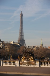 France, ile de france, paris 7e-16e arrondissement, pont alexandre III, seine, milieu du pont, tour eiffel,