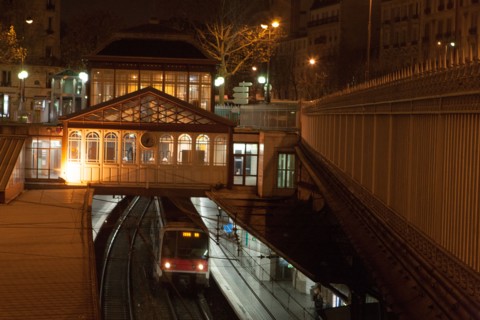 france, ile de france, paris, 5e arrondissement, boulevard saint michel, station port royal, rer, nuit, matin