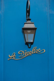 france, region ile de france, paris 7e arrondissement, rue de l'universite, enseigne et logo du restaurant  le divellec, jacques le divellec, bretagne,
