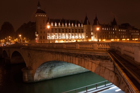 france, ile de france, paris, 1e arrondissement, ile de la cite, seine, quai de l'horloge, conciergerie depuis le quai de gesvres, nuit, matin,