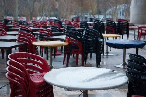 france, region ile de france, paris 16e arrondissement, avenue du president wilson, palais de tokyo, fermeture, terrasse non installee, matin,
