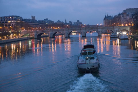 france, ile de france, paris, 6e arrondissement, pont des arts, entre quai de conti et musee du louvre, seine, nuit, cadenas, petit matin,