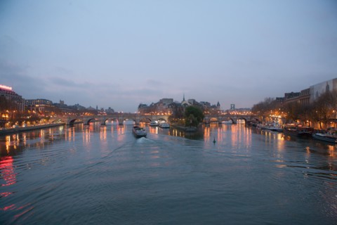 france, ile de france, paris, 6e arrondissement, pont des arts, entre quai de conti et musee du louvre, seine, nuit, cadenas, petit matin,