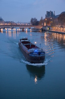 france, ile de france, paris, 6e arrondissement, pont des arts, entre quai de conti et musee du louvre, seine, nuit, cadenas, petit matin,