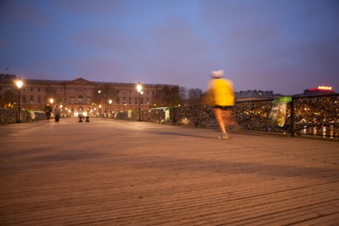 france, ile de france, paris, 6e arrondissement, pont des arts, entre quai de conti et musee du louvre, seine, nuit, cadenas, petit matin,