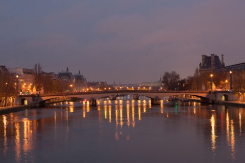 france, ile de france, paris, 6e arrondissement, pont des arts, entre quai de conti et musee du louvre, seine, nuit, cadenas, petit matin,