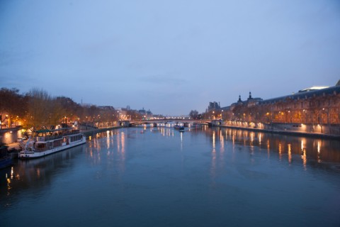 france, ile de france, paris, 6e arrondissement, pont des arts, entre quai de conti et musee du louvre, seine, nuit, cadenas, petit matin,