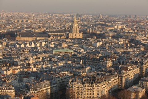 France, ile de france, paris 7e arrondissement, tour eiffel, vue depuis le 2e etage, vers les invalides, toits,