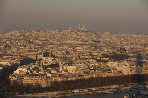 France, ile de france, paris 7e arrondissement, tour eiffel, vue depuis le 2e etage, vers le nord, sacre coeur, ombre portee de la tour,