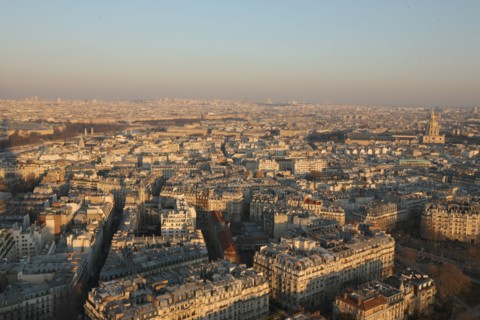 France, ile de france, paris 7e arrondissement, tour eiffel, vue depuis le 2e etage, vers les invalides, toits,