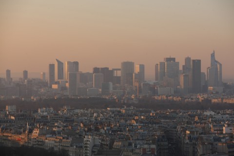 France, ile de france, paris 7e arrondissement, tour eiffel, vue depuis le 2e etage, vers la defense, toits,