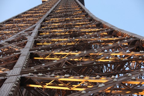 France, ile de france, paris 7e arrondissement, tour eiffel, vue depuis le 2e etage, detail pilier, metal et rivets,