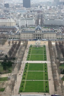 France, ile de france, paris 7e arrondissement, tour eiffel, interieur du monument concu par gustave eiffel, depuis le premier etage, panorama, champ de mars et ecole militaire,