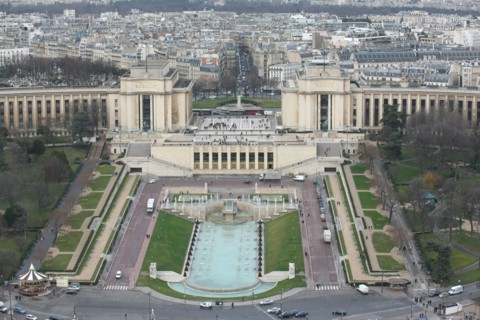 France, ile de france, paris 7e arrondissement, tour eiffel, interieur du monument concu par gustave eiffel, depuis le deuxieme etage, panorama, toits, trocadero, palais de chaillot,