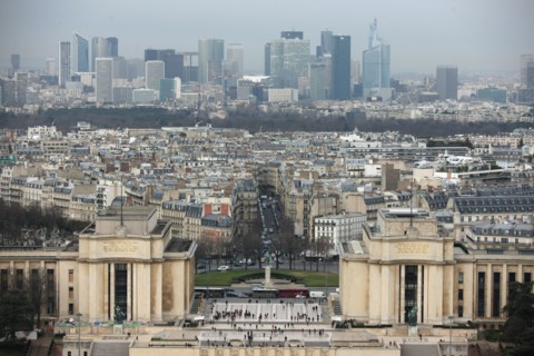 France, ile de france, paris 7e arrondissement, tour eiffel, interieur du monument concu par gustave eiffel, depuis le deuxieme etage, panorama, toits, trocadero, palais de chaillot, tours de la defen...