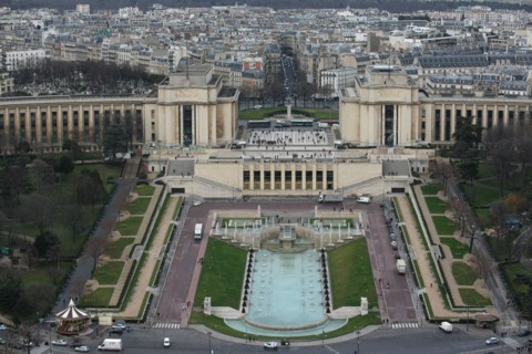 France, ile de france, paris 7e arrondissement, tour eiffel, interieur du monument concu par gustave eiffel, depuis le deuxieme etage, panorama, toits, trocadero, palais de chaillot,