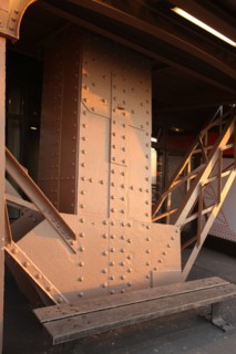 France, ile de france, paris 7e arrondissement, tour eiffel, vue depuis le 2e etage, detail pilier, metal et rivets,