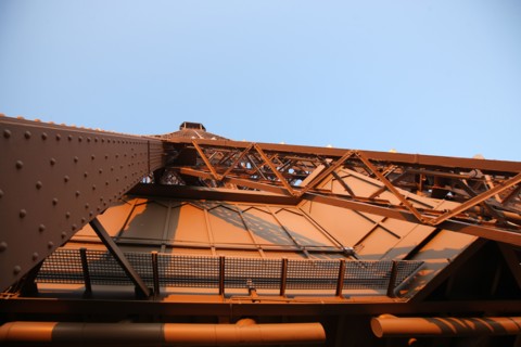 France, ile de france, paris 7e arrondissement, tour eiffel, vue depuis le 2e etage, vers le sommet,