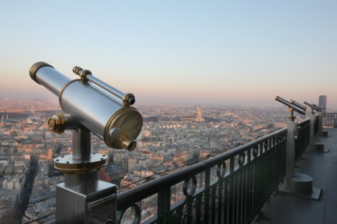 France, ile de france, paris 7e arrondissement, tour eiffel, vue depuis le 2e etage, vers les invalides, toits, longue vue,