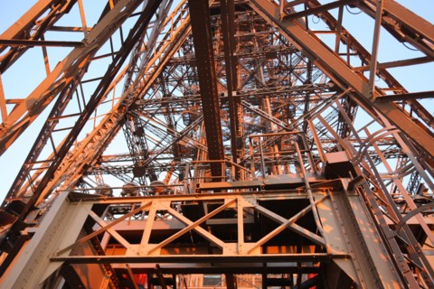 France, ile de france, paris 7e arrondissement, tour eiffel, vue depuis le 2e etage, vers le sommet,