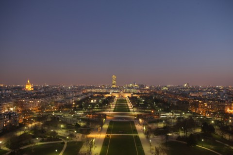France, ile de france, paris 7e arrondissement, tour eiffel, vue depuis le premier etage, champ de mars, tour montparnasse, nuit,