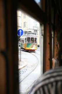 portugal, lisbonne, lisboa, signes de ville, tramway depuis le tramway numero 28, alfama, transport, interieur du tram
Date : septembre 2011