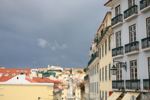 portugal, lisbonne, lisboa, signes de ville, bairro alto, vue d'ensemble, panorama, ciel d'orage, facades
Date : septembre 2011
