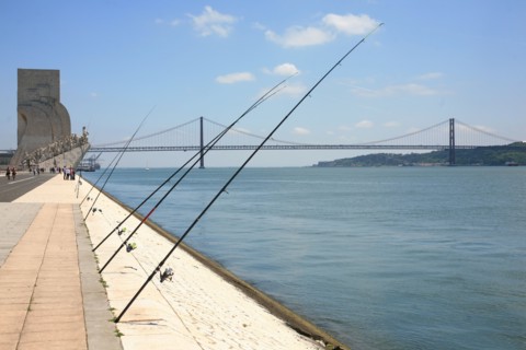 portugal, lisbonne, lisboa, signes de ville, belem, monument des decouvertes, place, pont sur le tage, sculpture, canne a peche
Date : septembre 2011